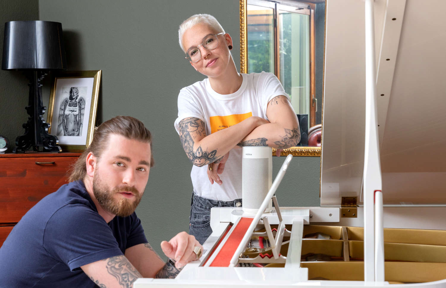 Revox-news-baschi-stefanie_heinzmann-revox_family-STUDIOART-markenbotschafter-brand_ambassador2