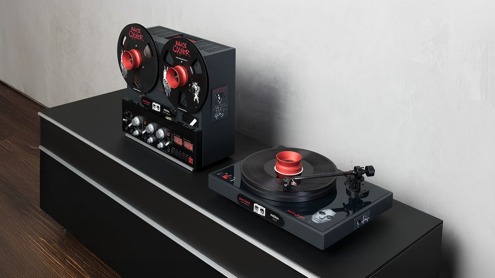 T77 Turntable - Alice Cooper Limited Edition
