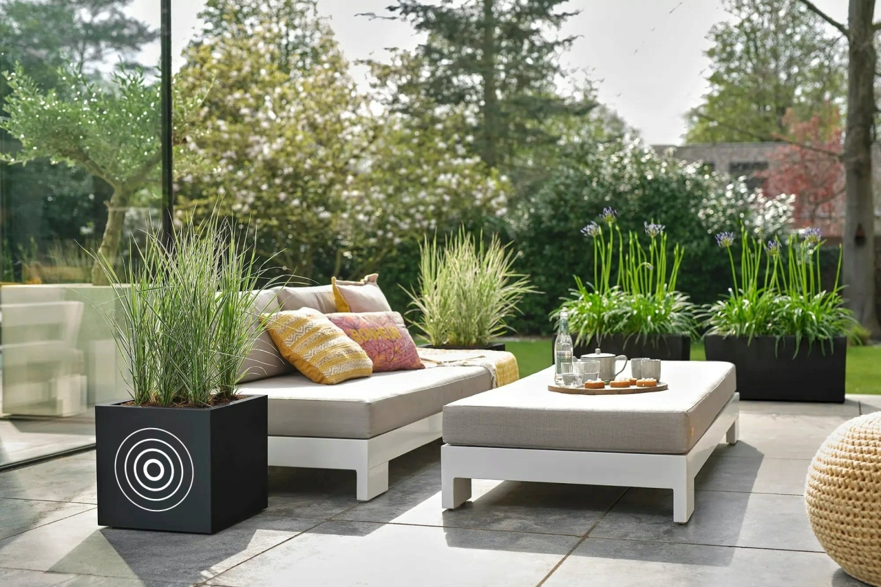 Revox-Botanic-terrace-unsichtbare_Lautsprecher-invisible_speakers